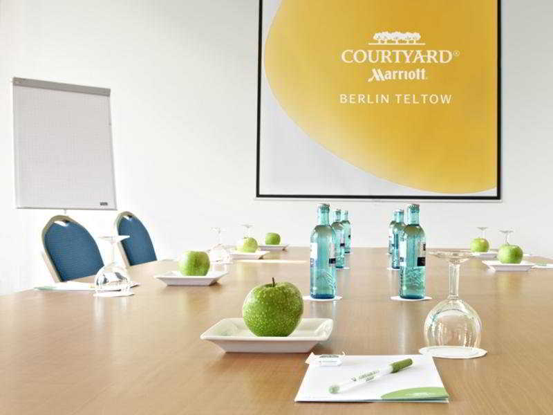 Courtyard By Marriott Berlin Teltow Exterior foto
