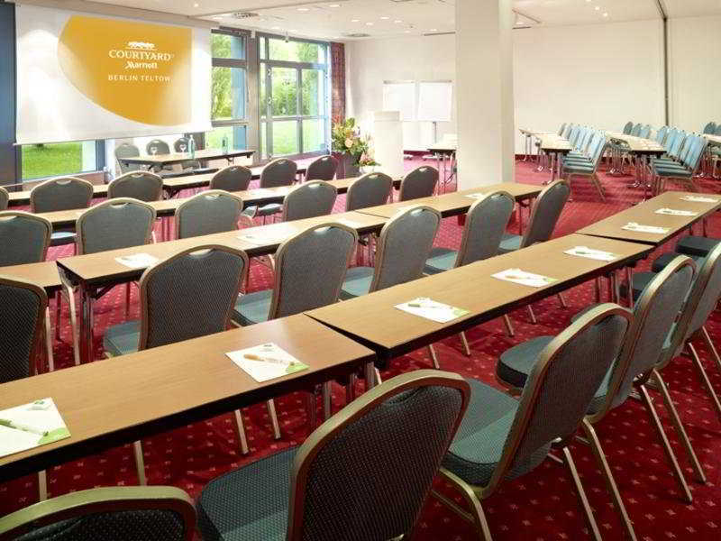 Courtyard By Marriott Berlin Teltow Exterior foto