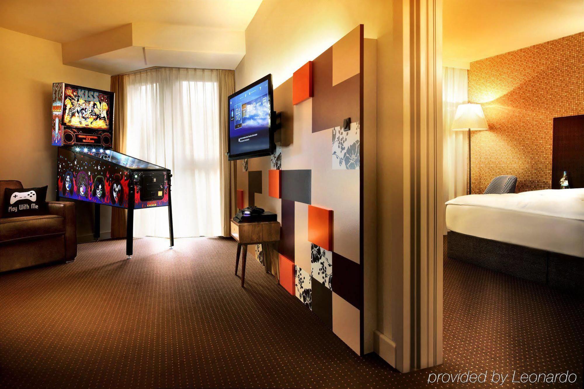 Courtyard By Marriott Berlin Teltow Exterior foto